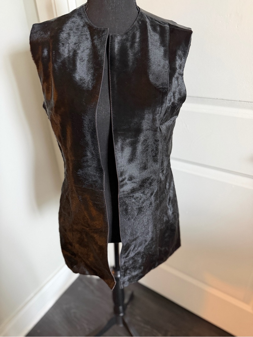 Jo Peters Women's Black Sleeveless Open-Front Vest - Luxe fur and leather